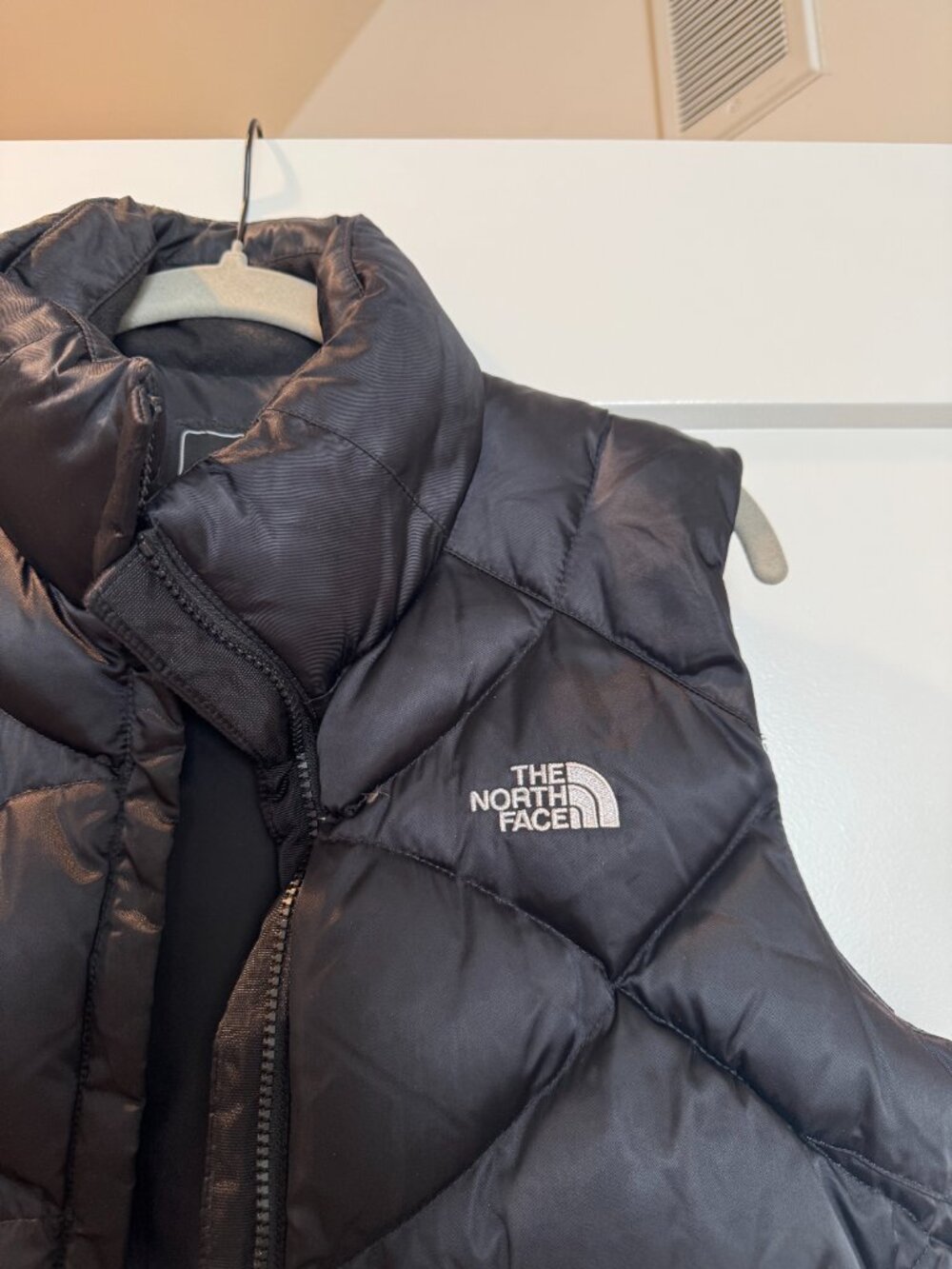 North Face Puffer Vest Black - Picture 2 of 3